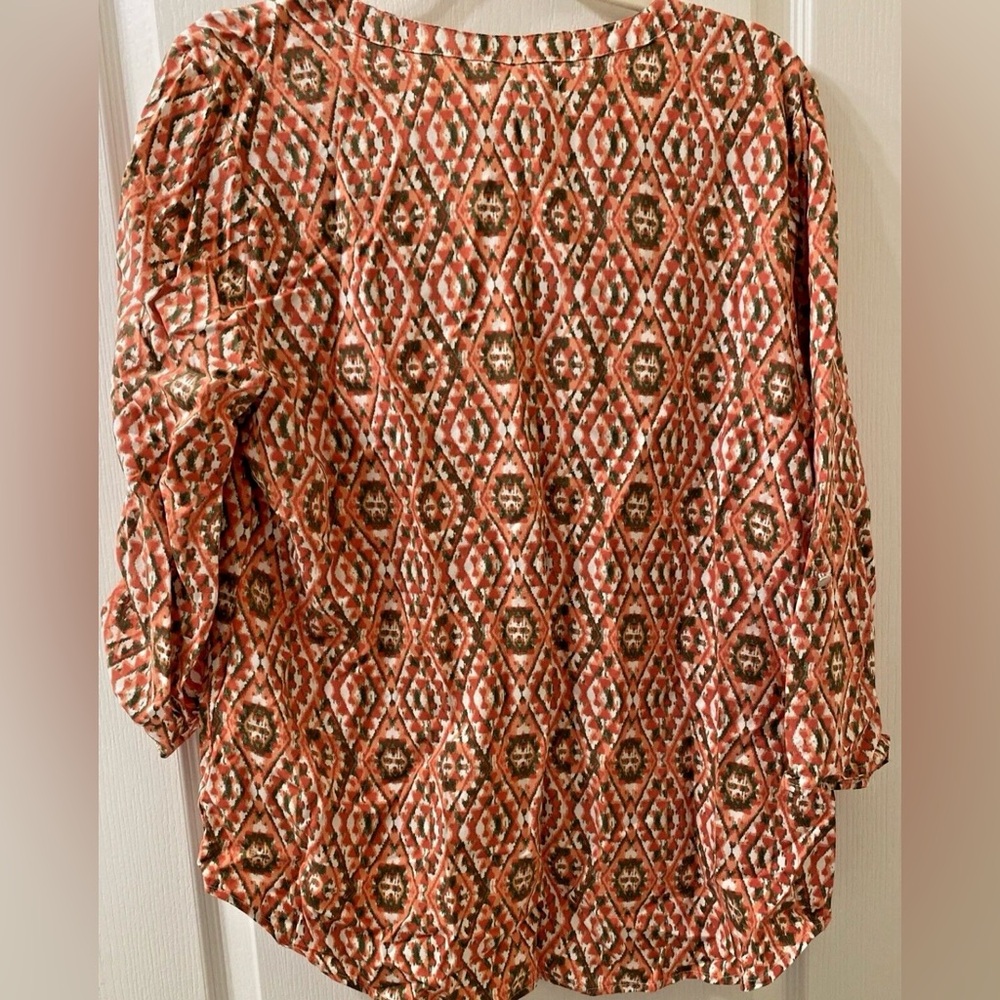 Relaxed V Neck 3/4 Sleeve Blouse - Picture 4 of 13